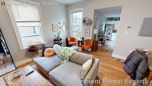 Building Photo - 13 Pleasant St Rental