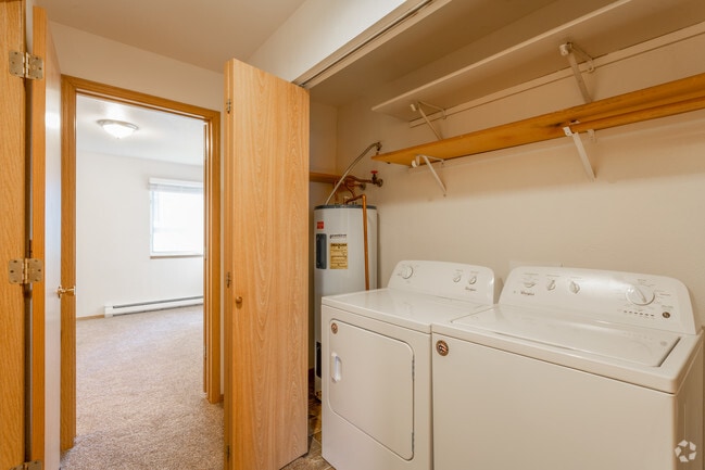 2BR, 2BA - 960 SF