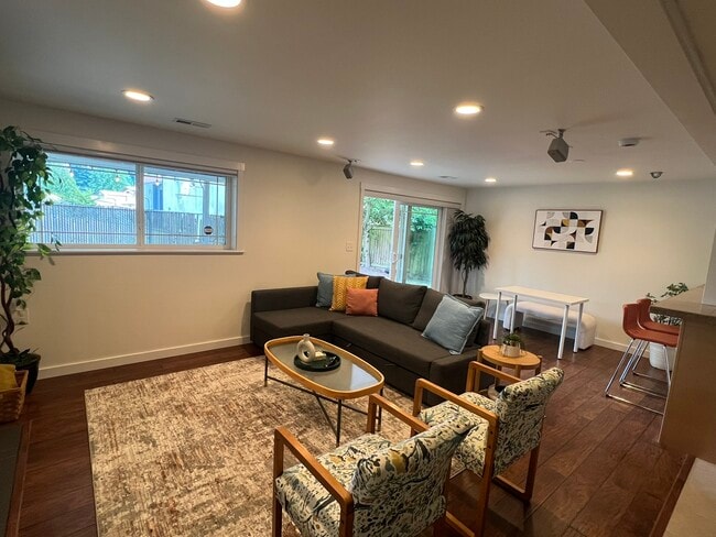 Building Photo - 118 153rd Pl SE Unit ADU