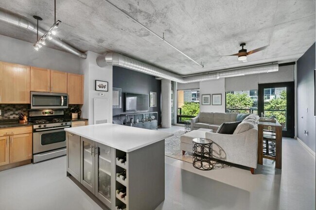 Photo - 720 N 4th St