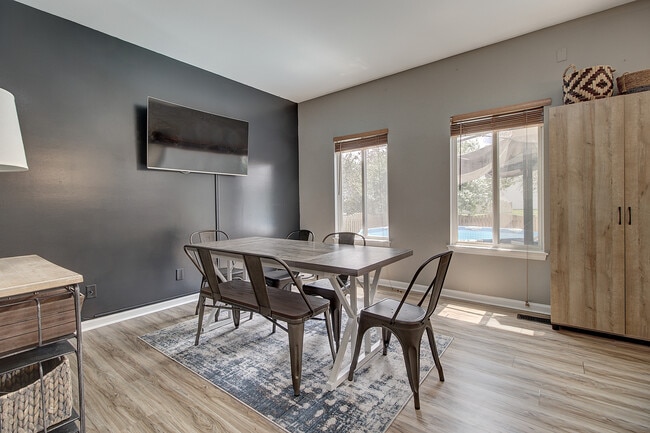 Photo - 21503 Franklin Cir