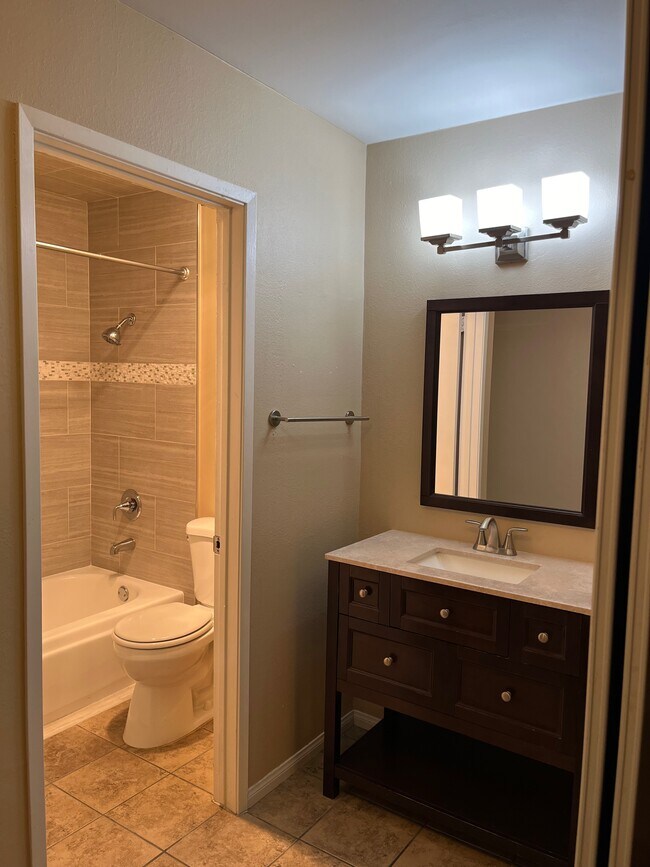 Photo - 3238 Ashford St Unit F