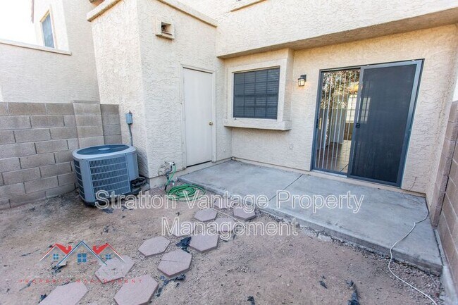 Photo - 921 W University Dr