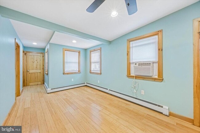 Photo - 707 Forrest St