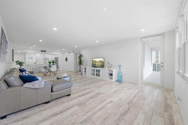 Photo - 3725 S Ocean Dr Unidad 924