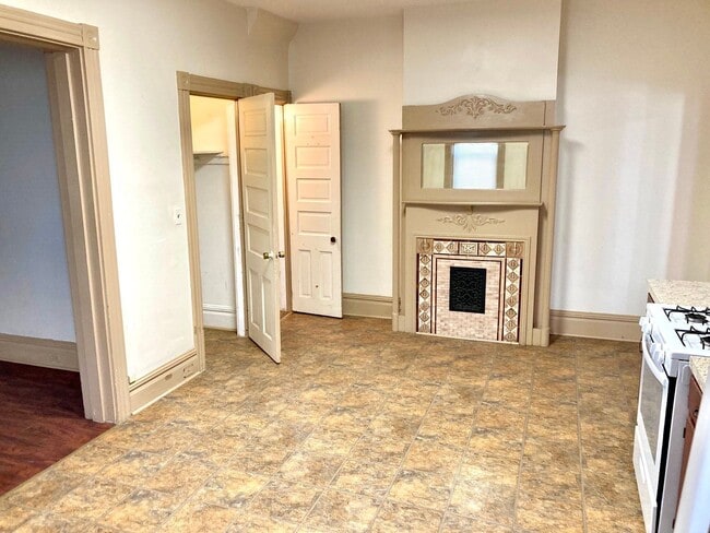 Photo - 325 W Lemon St