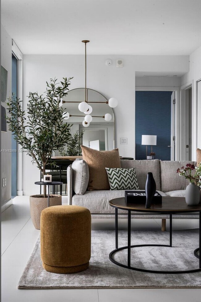 Photo - 501 NE 31st St Unidad 3409