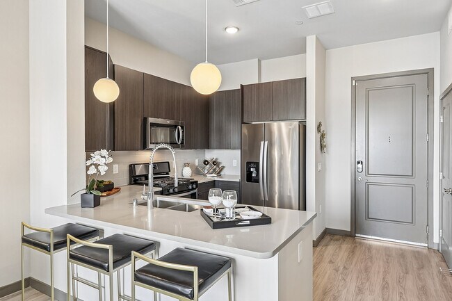 Modern Kitchen & Bar Top - Lotus