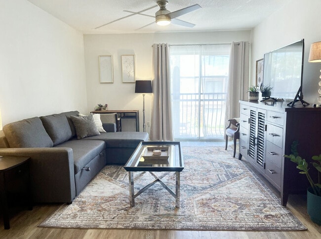 Building Photo - 1700 SW 16th Ct Unit SHE 28