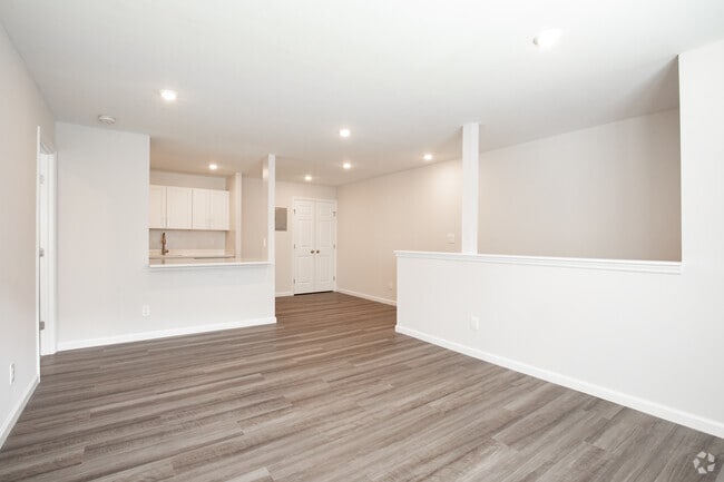 1 BR, 1 BA - 634 SQFT - Heatherwood House at Oakdale