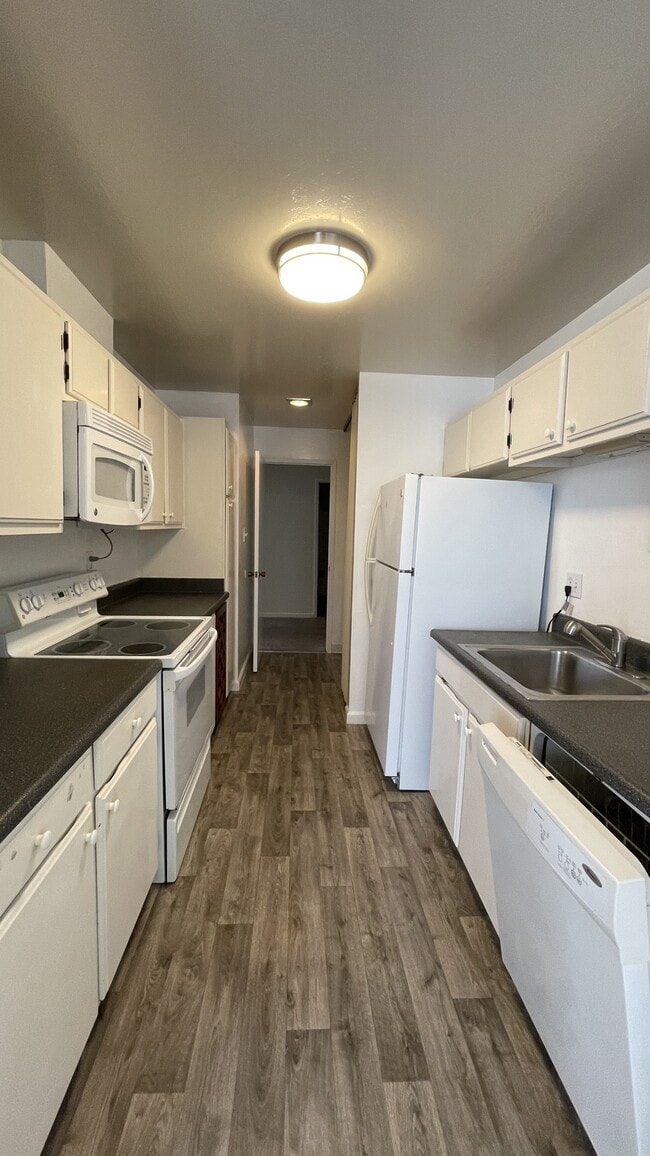 Building Photo - 1081 Beach Park Blvd Rental