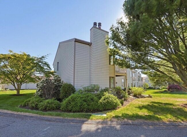 Prized end unit for privacy, patio has sunset views - 77 Windward Ln Unit 77 Windward Lane