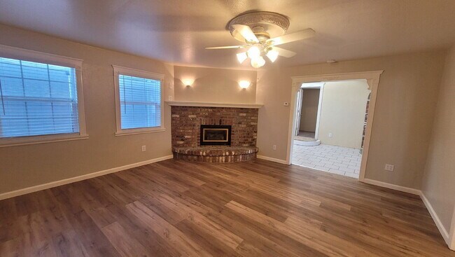 Photo - 643 NE Channon Ave