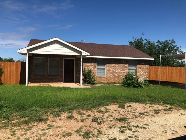 Building Photo - Adorable 3 Bedroom in Merkel!