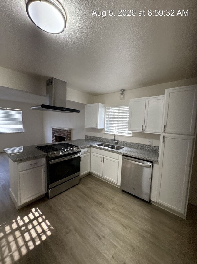 Photo - 2113 W Inyo Ave Unit 2113