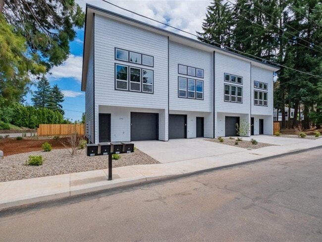 1394 Overlook Ave NW