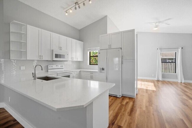 Photo - 6216 Mullin St