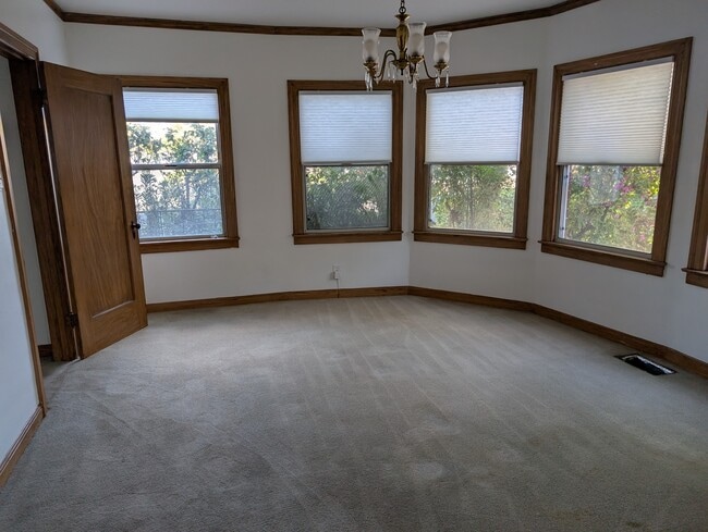 Dining room - 400 N Tuxedo Ave