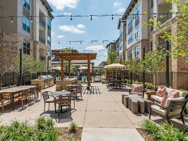 Outdoor Grills and Lounge