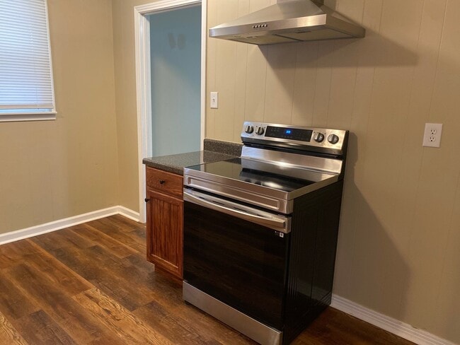 Photo - 120 Glass St