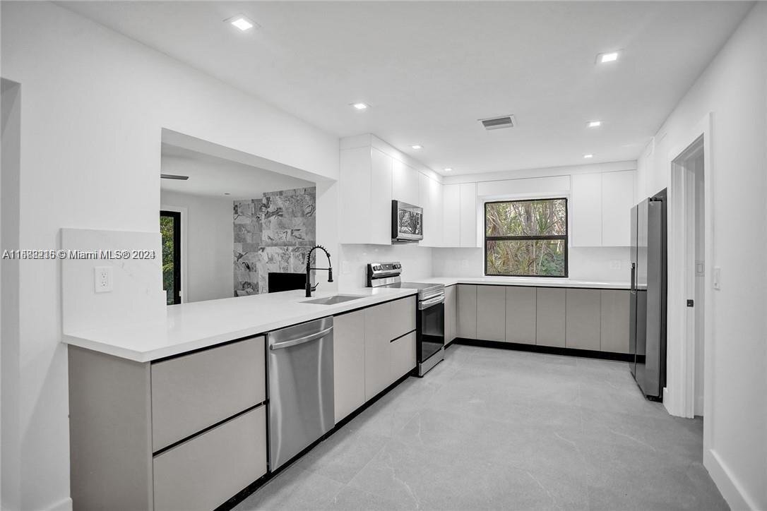 Photo - 14300 SW 20th St