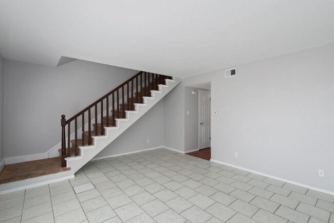Photo - 5800 Belmoor Dr