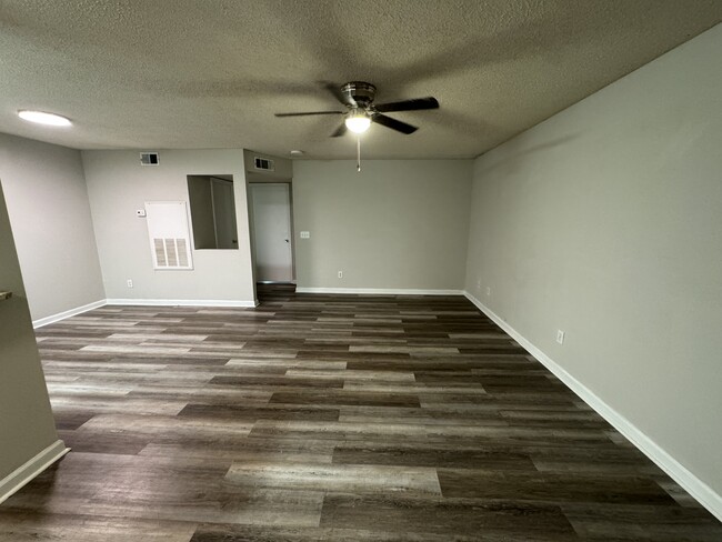 Photo - 403 S Thomas Rd Townhome