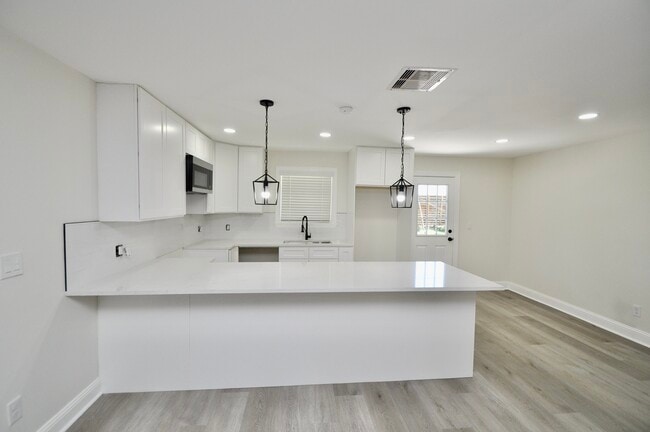Photo - 7634 Wynlea St