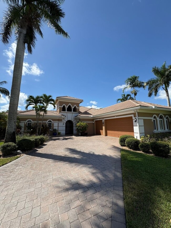 Building Photo - Spacious 3/3.5 3 car garage home in Palm City