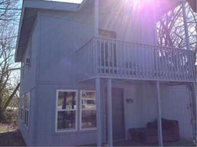 Building Photo - 1005 N Cherry St