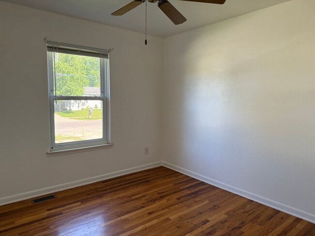 Photo - 3 bedroom 1 bath, fenced in back yard, one car attached garage