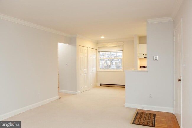 Photo - 1712 W Abingdon Dr Unit 301