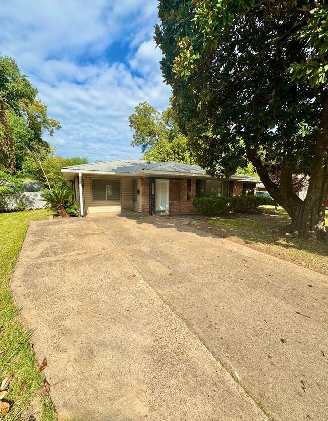 Building Photo - Greenacres Subdivision