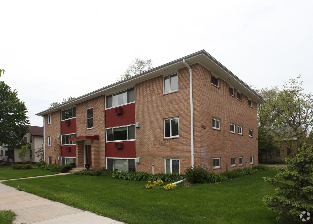 Photo - 2626 Como Ave SE Apartments