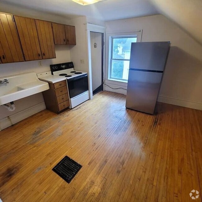 Building Photo - 213 N 4th Ave Unit Upper Rental