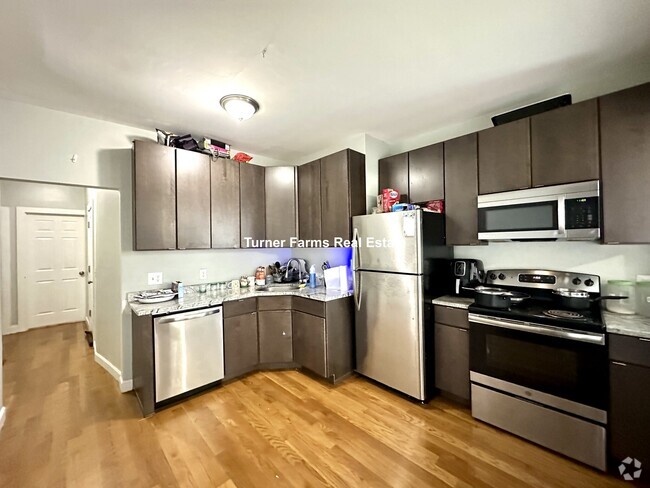 Building Photo - 94 E Cottage St Unit 2 Rental