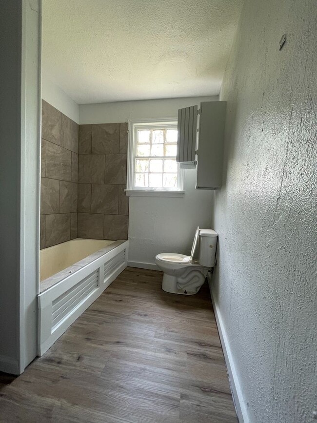 Photo - 2741 Essex St