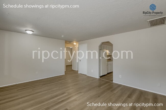 Photo - 126 NE Liberty Ave