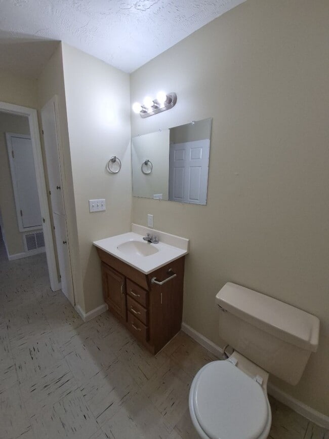 Photo - Piggott Duplexes Unit 1035 E Margaret St