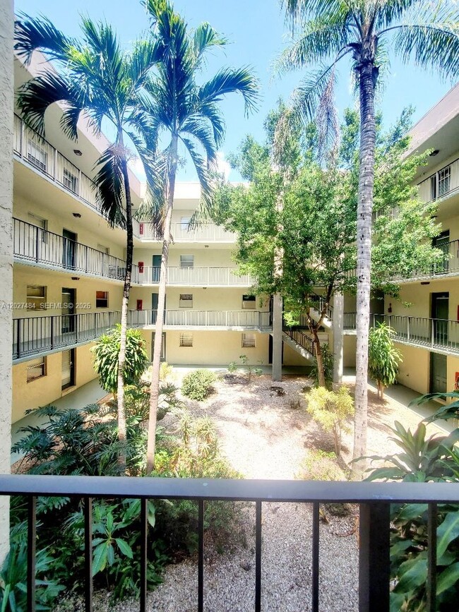 Building Photo - 1810 SW 81st Ave Unit 2209