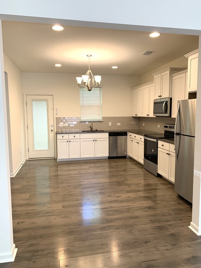 215 Banbury Ln