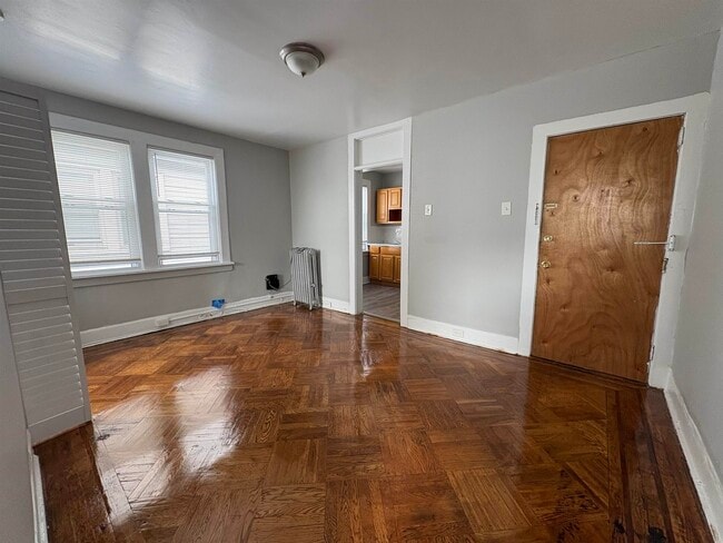 Building Photo - 762 Forest St Unit 3 Rental