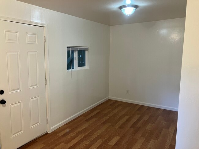 Photo - 12235 Volver Ave Unidad 12235 Volver ave B