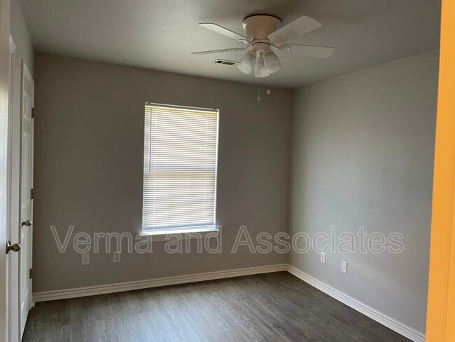 Photo - 281 Graystone Cir