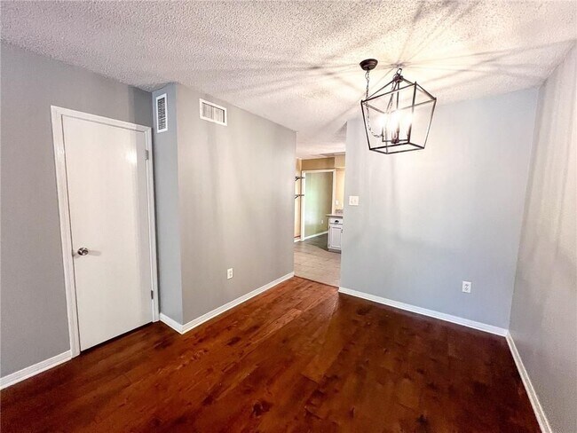 Photo - 953 Dickenson Ave