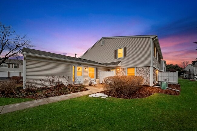 Photo - 1033 Glouchester Harbor