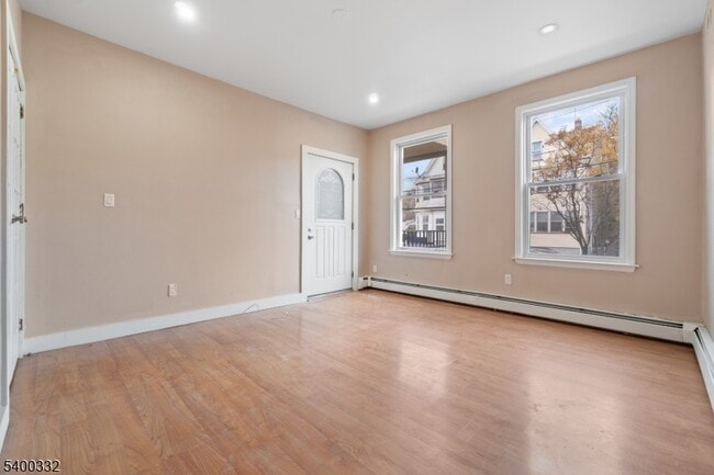 Photo - 288 N 6th St