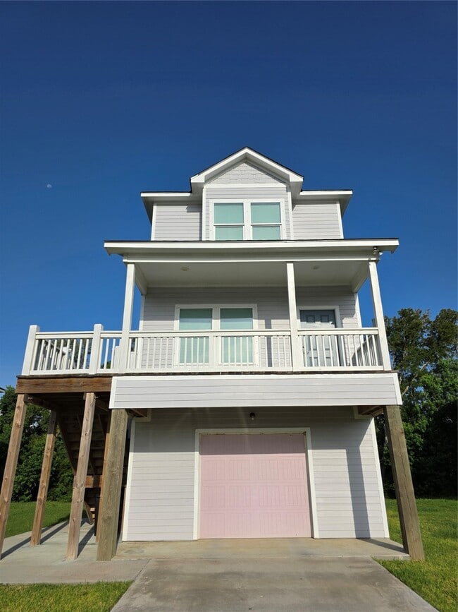 Building Photo - 6326 Red Oak Dr Rental