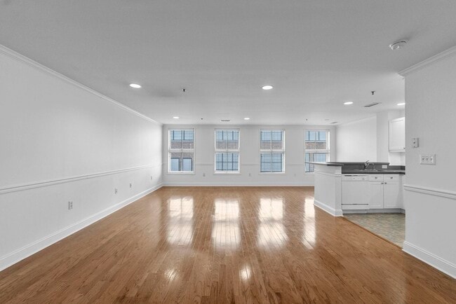 Building Photo - 812 Grand St Unit 421