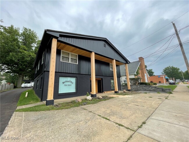 Photo - 1048 E State St